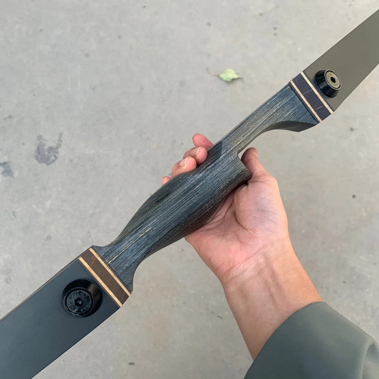 Black Hunter Takedown Recurve Bow 60-Inch with Bamboo Core Limbs